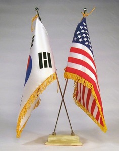 탁상용 국기세트(옥돌받침 2개국용)-(30x20cm 태극기 + 외국기 + 스텐드) 